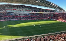 连续两赛季带不同球队欧战做客安菲尔德，阿隆索成历史第三人